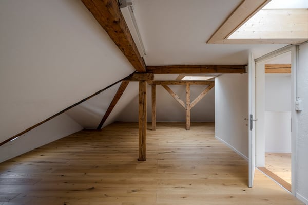 Charmante 3.5-Zimmer-Dachwohnung an der Sonneggstrasse in Zürich 16