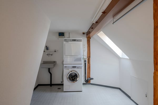 Charmante 3.5-Zimmer-Dachwohnung an der Sonneggstrasse in Zürich 17