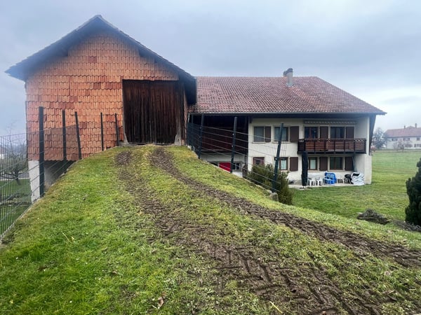 Charmante ferme de deux appartements au cœur du village de Mézières (FR) 4
