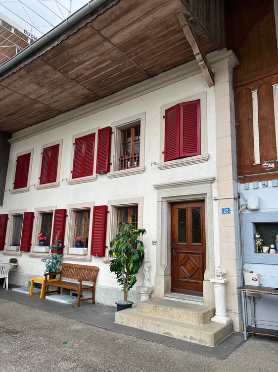 Charmante ferme de deux appartements au cœur du village de Mézières (FR) 5