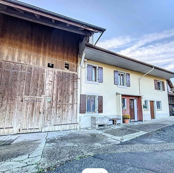 Villars-le-Grand – Maison de village avec jardin et grange à transformer 2