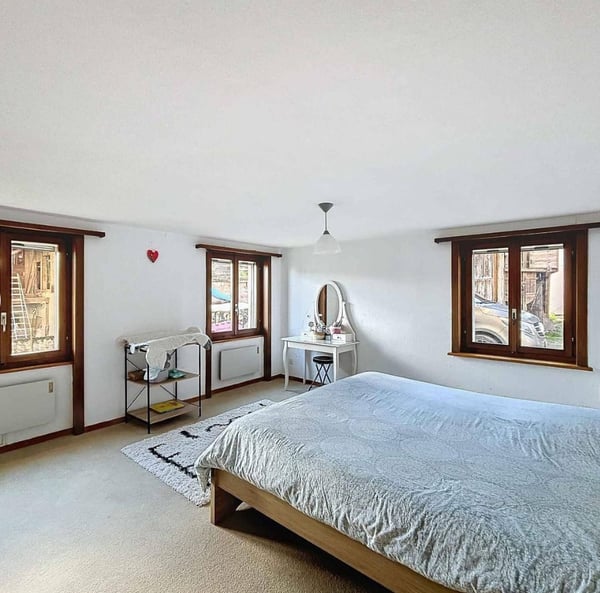 Villars-le-Grand – Maison de village avec jardin et grange à transformer 8