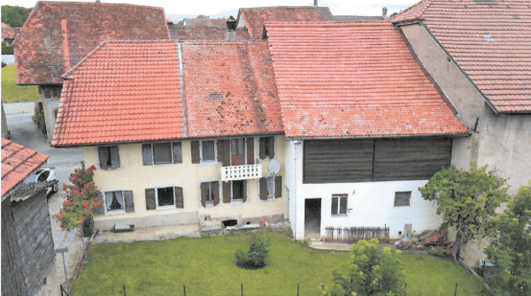 Villars-le-Grand – Maison de village avec jardin et grange à transformer 1