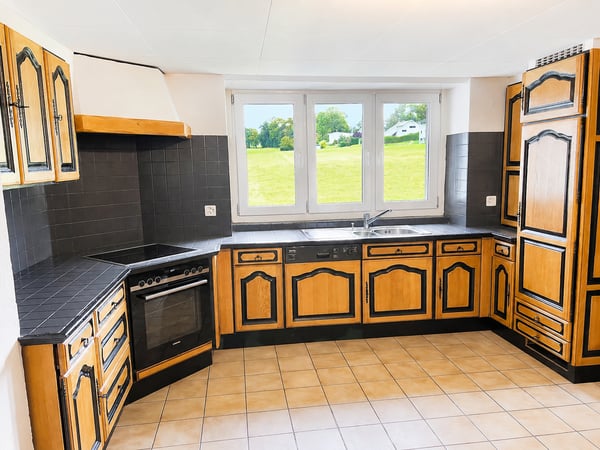 Ferme de caractère avec 3 logements indépendants sur 2'998 m² de terrain 8