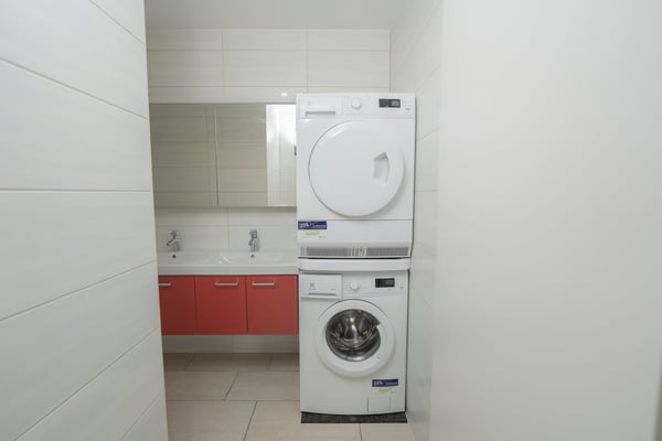 À vendre – Magnifique appartement PPE de 4.5 pièces avec 2 places de parc intérieures à Misery 8