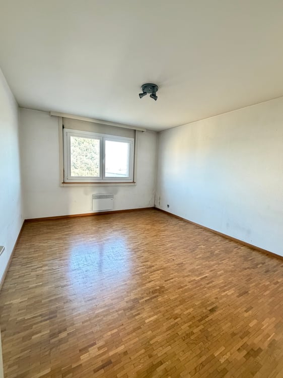 OPPORTUNITÉ À ROMONT – 4.5 PIÈCES DE 106 M² AVEC GRAND BALCON – FORT POTENTIEL APRÈS RÉNOVATION 4