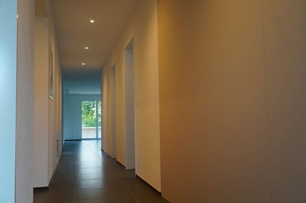 ERSTVERMIETUNG-Grosszügige Wohnung, zwei Balkone - Sicht ins Grüne! 6