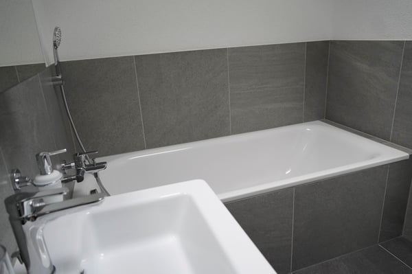 ERSTVERMIETUNG-Grosszügige Wohnung, zwei Balkone - Sicht ins Grüne! 6