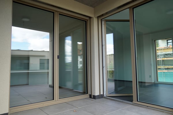 ERSTVERMIETUNG-Grosszügige Wohnung, zwei Balkone - Sicht ins Grüne! 9