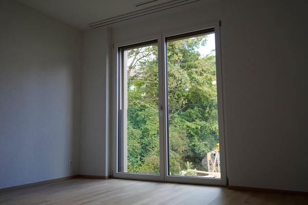 ERSTVERMIETUNG-Grosszügige Wohnung, zwei Balkone - Sicht ins Grüne! 5