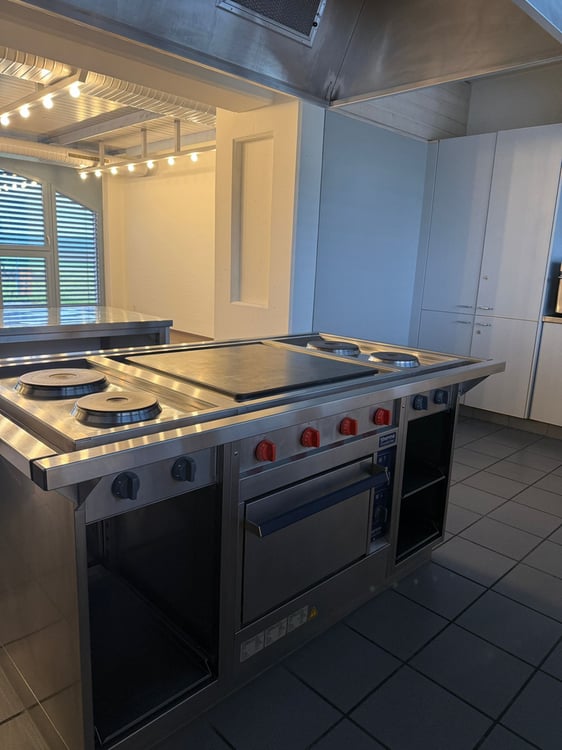 Teilsanierte Wohnung in Rafz 4