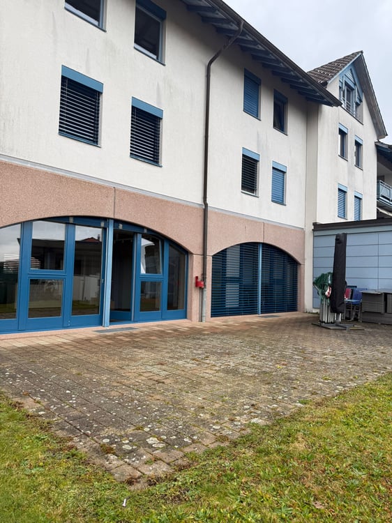 Teilsanierte Wohnung in Rafz 8