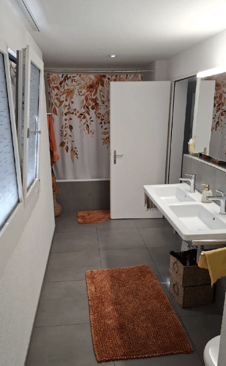 Moderne Wohnung mit Balkon und Bergsicht 5