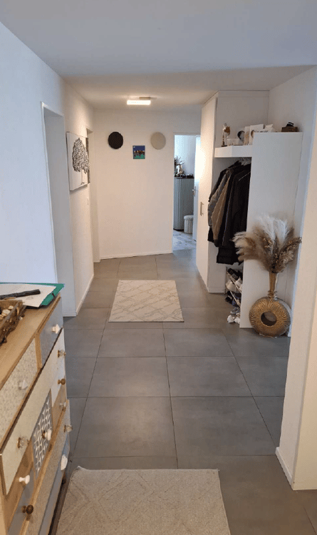 Moderne Wohnung mit Balkon und Bergsicht 6