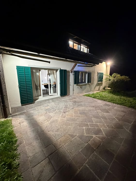 Alleinstehendes Einfamilienhaus mit gepflegtem, grossem Garten 10