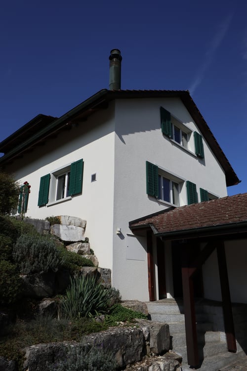 Alleinstehendes Einfamilienhaus mit gepflegtem, grossem Garten 1