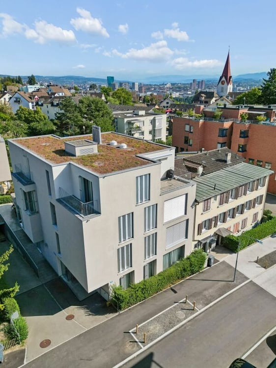 Grosszügige 4.5-Zimmer-Gartenwohnung in zentrumsnähe in Höngg