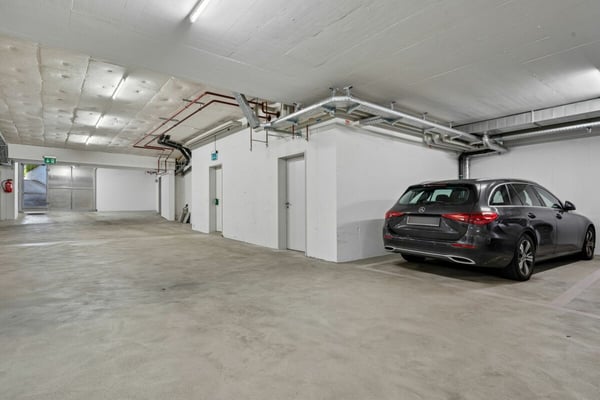 Grosszügige 4.5-Zimmer-Gartenwohnung in zentrumsnähe in Höngg 13