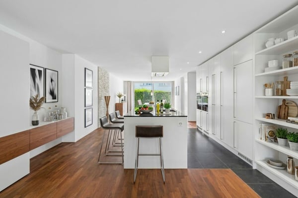 Grosszügige 4.5-Zimmer-Gartenwohnung in zentrumsnähe in Höngg 8