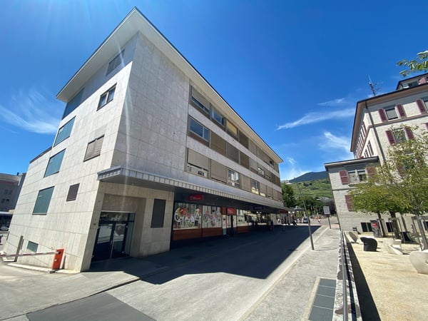 Arcade au rez, une aubaine à saisir au coeur de Sion 1