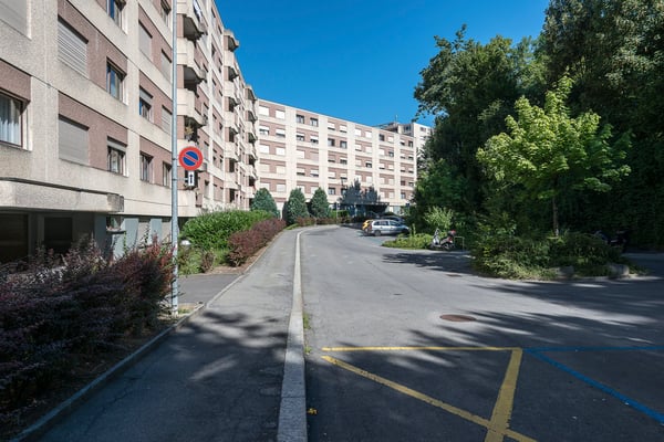 Places de parc intérieures pour véhicule électrique 2