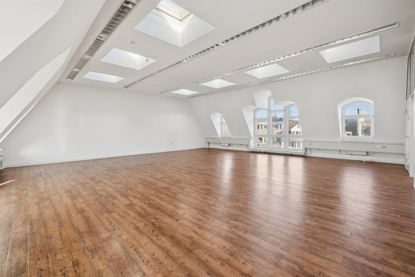 Zentrale Räumlichkeiten in charaktervoller Liegenschaft 8