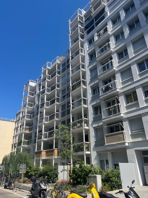 Dépôt à louer proche de la Perle du Lac 3