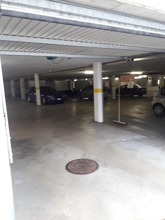 Parkplätze zu vermieten an der Winkelriedstrasse 13 6