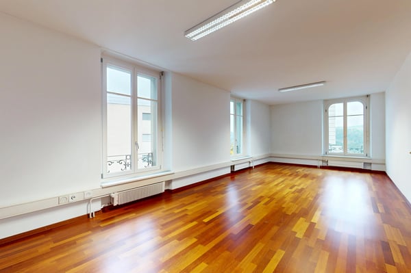 Belle surface lumineuse en plein centre de Fribourg 4