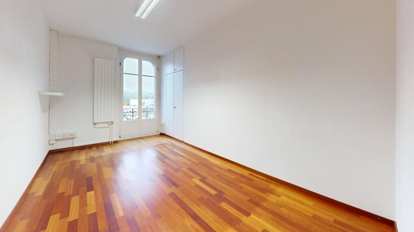 Belle surface lumineuse en plein centre de Fribourg 6