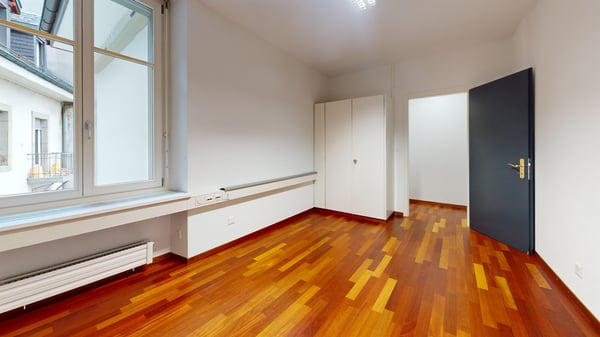 Belle surface lumineuse en plein centre de Fribourg 7