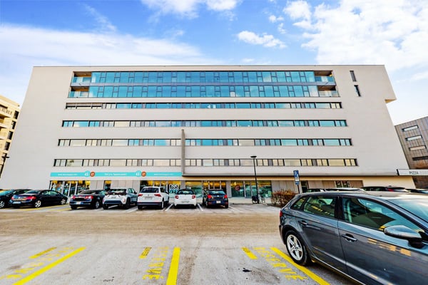 A louer place de parc intérieure 15