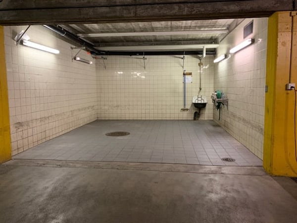 Motorradparkplatz nähe Zürich Albisrieden 4