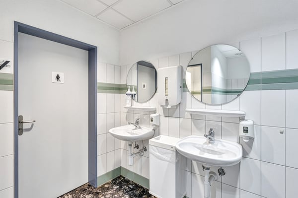 Helle Büro-/Praxisräumlichkeiten 12