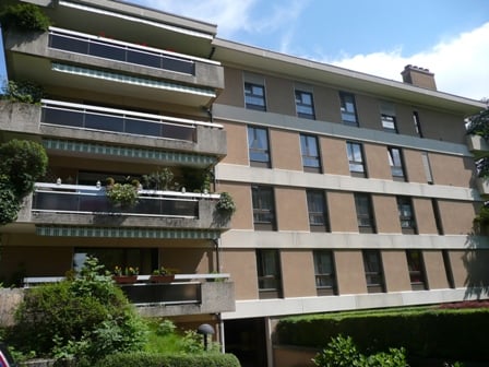 A louer place de parc intérieure 18