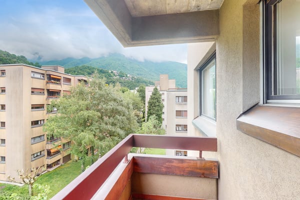 Luminoso 1.5 locali con balcone, piscina e campi da tennis 2