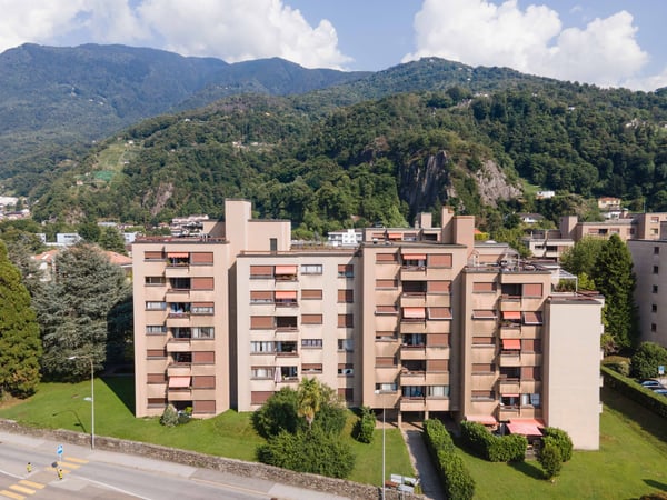 Luminoso 1.5 locali con balcone, piscina e campi da tennis 1