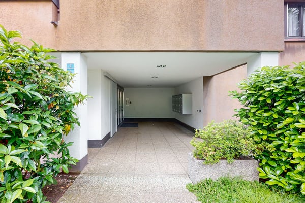 Luminoso 1.5 locali con balcone, piscina e campi da tennis 9