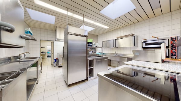 Hier findet Ihr Restaurant einen Idealen Platz mit Innenhof. 9