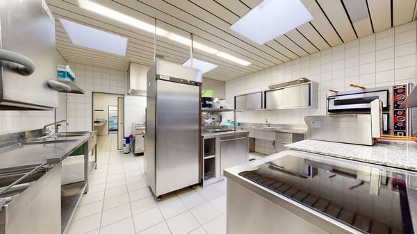 Hier findet Ihr Restaurant einen Idealen Platz mit Innenhof. 9