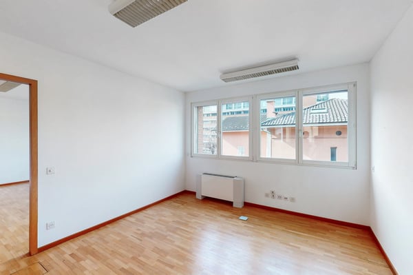 Spazio ufficio di prestigio a Mendrisio 170 m² funzionali e luminosi 6