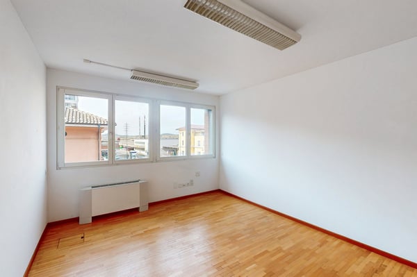 Spazio ufficio di prestigio a Mendrisio  170 m² funzionali e luminosi 10