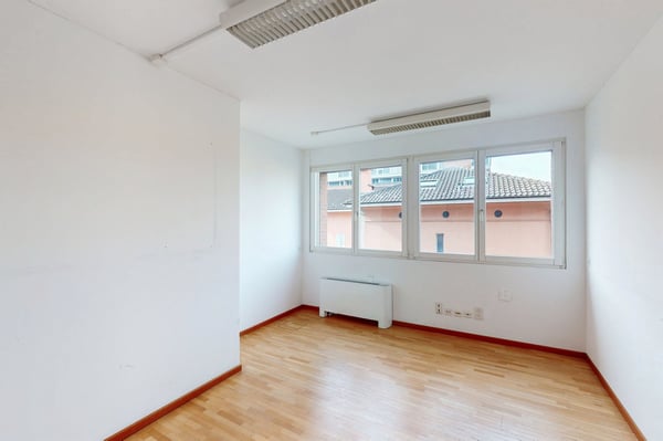 Spazio ufficio di prestigio a Mendrisio  170 m² funzionali e luminosi 8