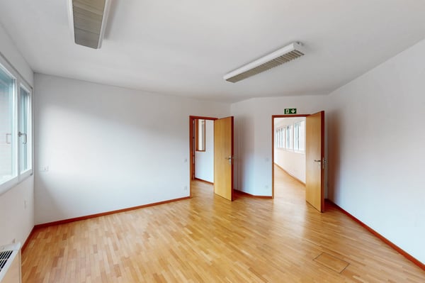 Spazio ufficio di prestigio a Mendrisio 170 m² funzionali e luminosi 2