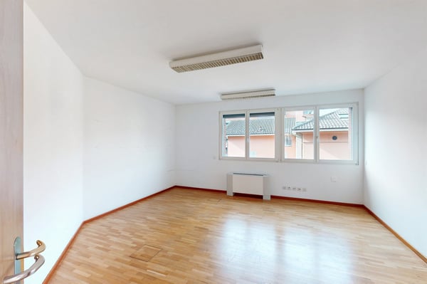 Spazio ufficio di prestigio a Mendrisio  170 m² funzionali e luminosi 4