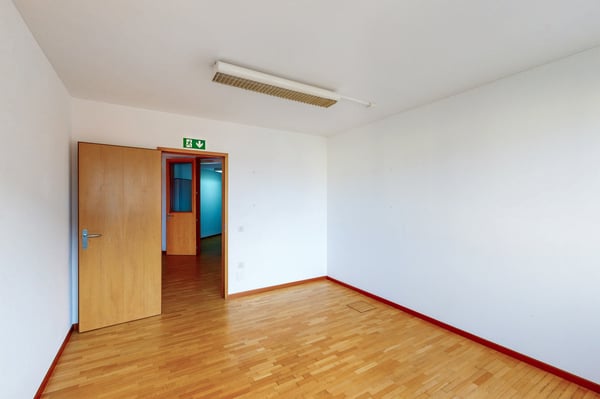 Spazio ufficio di prestigio a Mendrisio  170 m² funzionali e luminosi 9