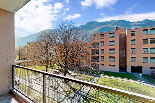 Affittasi box auto vicino alla stazione 2