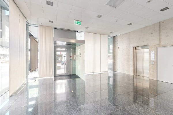 Dai luce alla tua attività, spazio commerciale con ampie vetrine 2