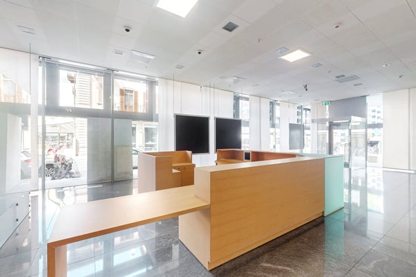 Dai luce alla tua attività, spazio commerciale con ampie vetrine 4