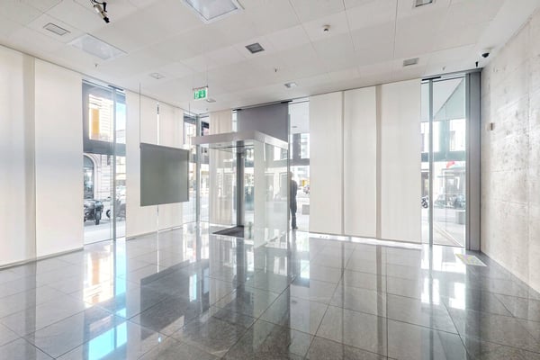 Dai luce alla tua attività, spazio commerciale con ampie vetrine 3